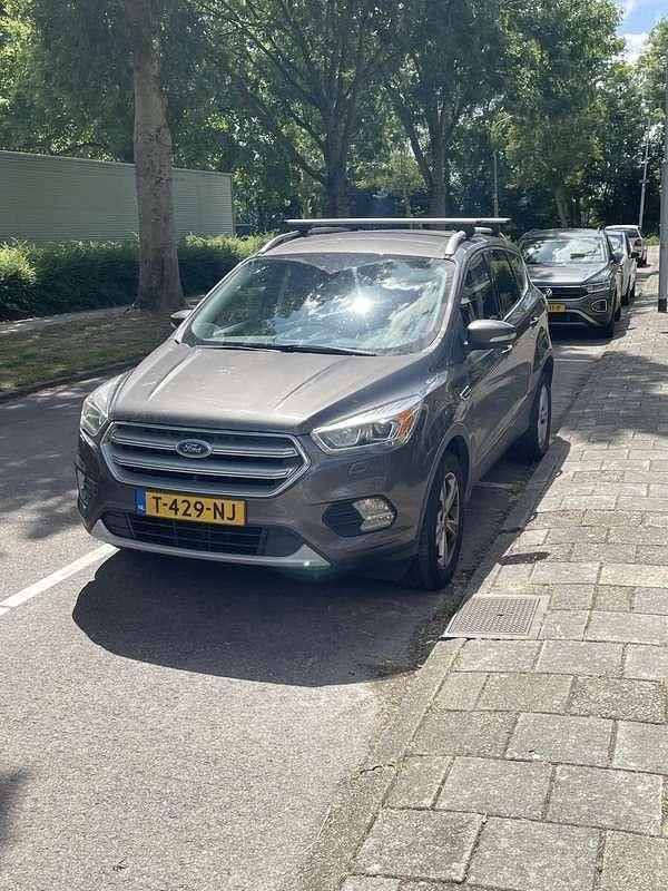 Grijs Gebruikt 2017 Ford Kuga Titanium SUV | € 12.500 (Super prijs) - Afbeelding 1/4