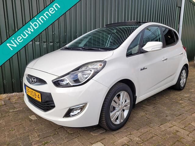 Wit, metallic lak Gebruikt 2012 Hyundai ix20 MPV | € 7.990 (Eerlijke prijs) - Afbeelding 1/4