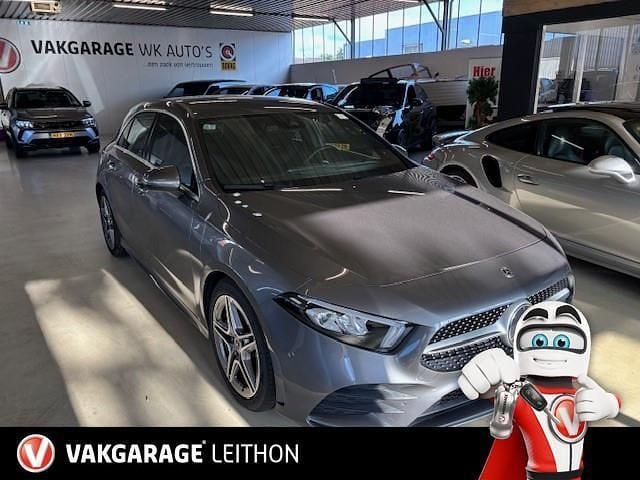 Grijs Gebruikt 2020 Mercedes A180 Business Hatchback | € 24.945 (Goede deal) - Afbeelding 1/4