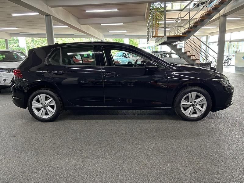 Occasion VW Golf VIII Life 110 PK (80 kW) 2022 Zwart Hatchback
