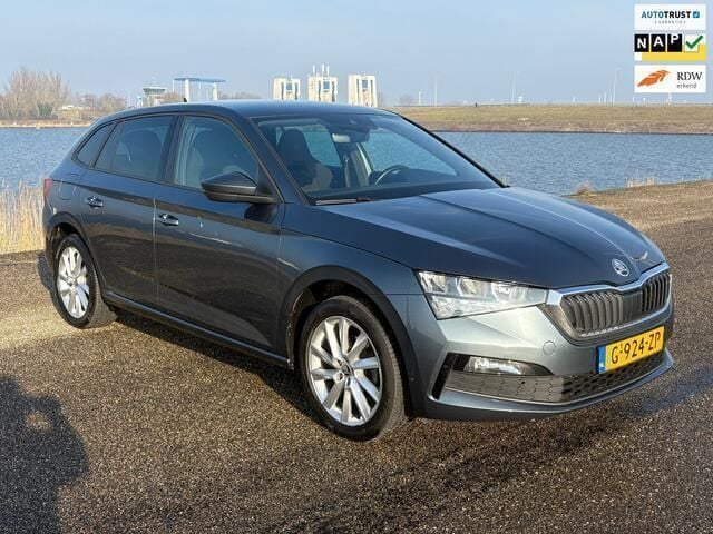 Grijs Gebruikt 2020 Skoda Scala Business Line Hatchback | € 11.744 (Super prijs) - Afbeelding 1/4
