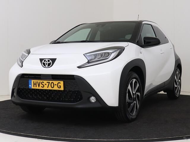 Wit Nieuw 2025 Toyota Aygo X Pulse SUV | € 22.995 - Afbeelding 1/4