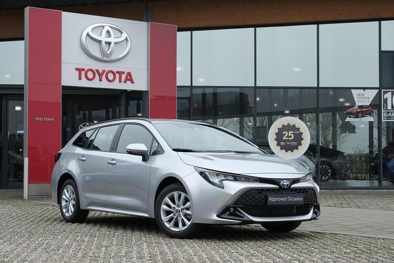 Grijs Gebruikt 2024 Toyota Corolla Active Stationwagen | € 28.499 (Eerlijke prijs) - Afbeelding 1/1