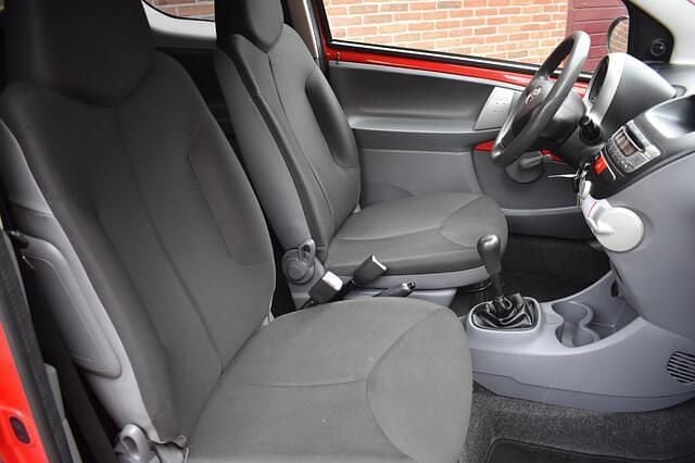 Occasion Toyota Aygo 68 PK (50 kW) 2007 Rood Hatchback