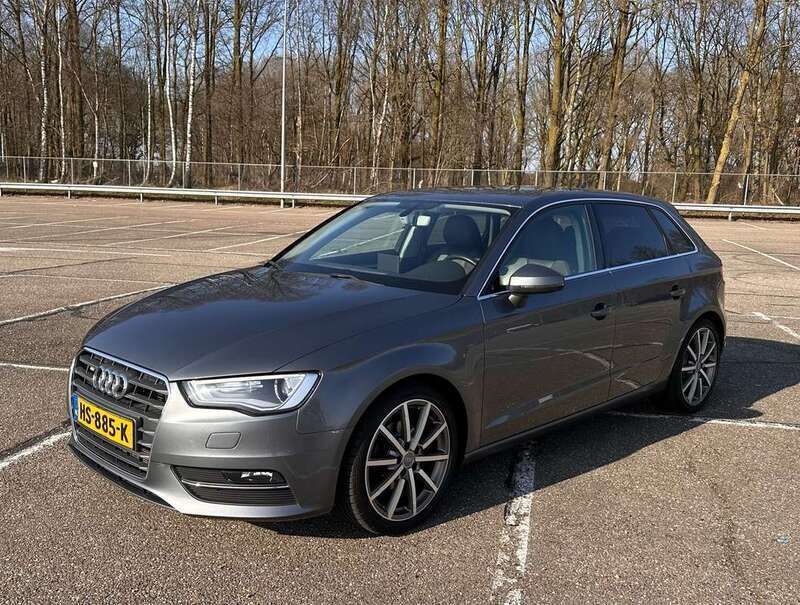 Grijs Gebruikt 2015 Audi A3 Hatchback | € 14.950 - Afbeelding 1/4