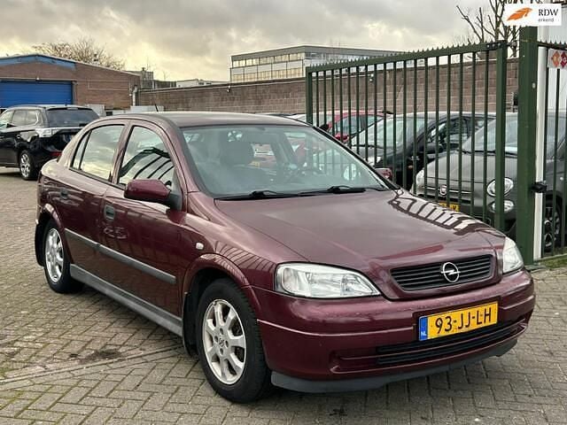 Occasion Opel Astra Edition 84 PK (61 kW) 2002 Rood Hatchback
