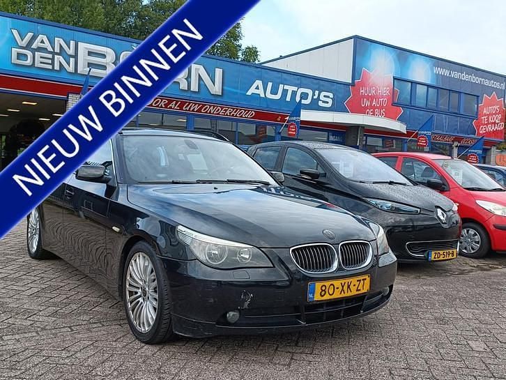 Zwart (metallic) Gebruikt 2007 BMW 523 Stationwagen | € 4.999 (Goede deal) - Afbeelding 1/4