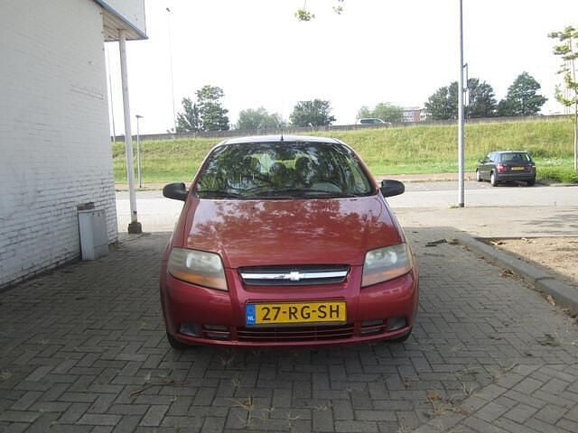 Rood Gebruikt 2005 Chevrolet Kalos Hatchback | € 1.550 (Eerlijke prijs) - Afbeelding 1/4