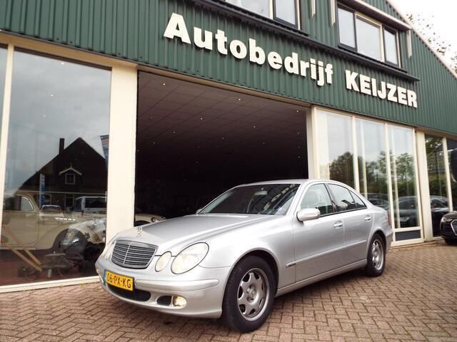 Grijs Gebruikt 2005 Mercedes E200 Classic Sedan | € 3.250 (Iets duurder) - Afbeelding 1/4
