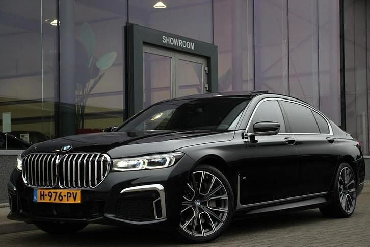 Zwart (metallic) Gebruikt 2020 BMW 750L Executive Sedan | € 69.900 - Afbeelding 1/4