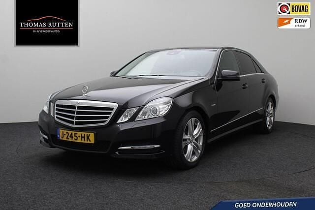 Zwart Gebruikt 2011 Mercedes E200 Avantgarde Sedan | € 11.750 (Goede deal) - Afbeelding 1/4