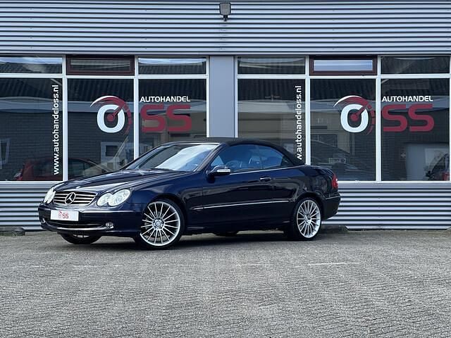 Blauw Occasion 2005 Mercedes CLK320 Elegance Cabriolet | € 7.899 (Eerlijke prijs) - Afbeelding 1/4