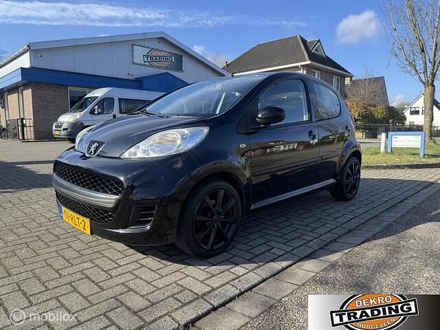 Zwart Gebruikt 2011 Peugeot 107 Hatchback | € 2.450 (Eerlijke prijs) - Afbeelding 1/4