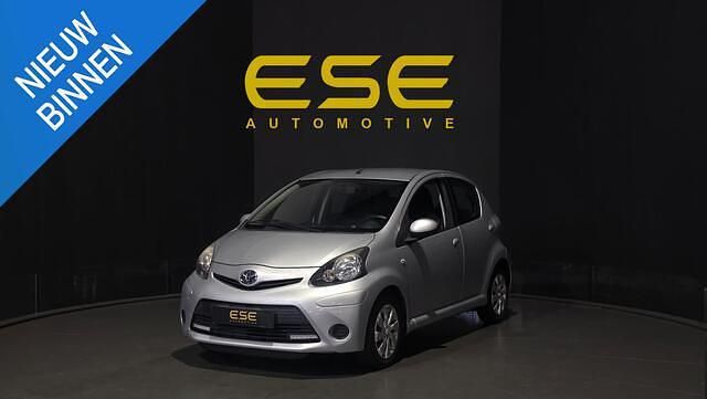 Grijs Gebruikt 2012 Toyota Aygo Hatchback | € 7.795 (Eerlijke prijs) - Afbeelding 1/4