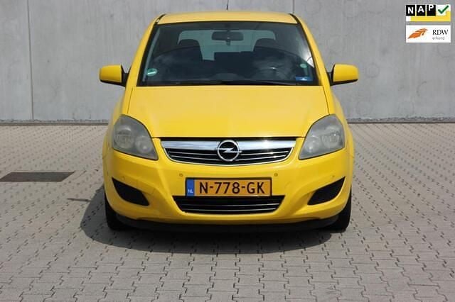 Geel Gebruikt 2010 Opel Zafira Edition MPV | € 1.950 (Goede deal) - Afbeelding 1/4