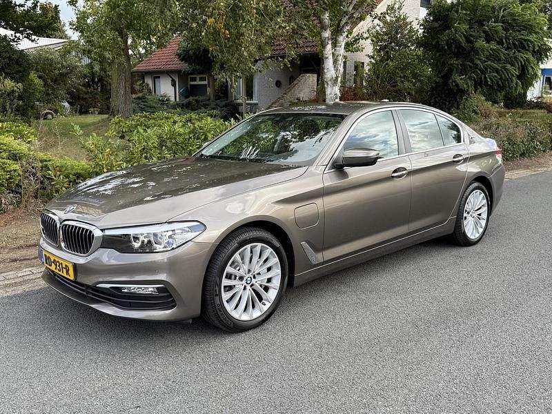 Grijs Gebruikt 2017 BMW 530 Executive Sedan | € 23.995 (Goede deal) - Afbeelding 1/4