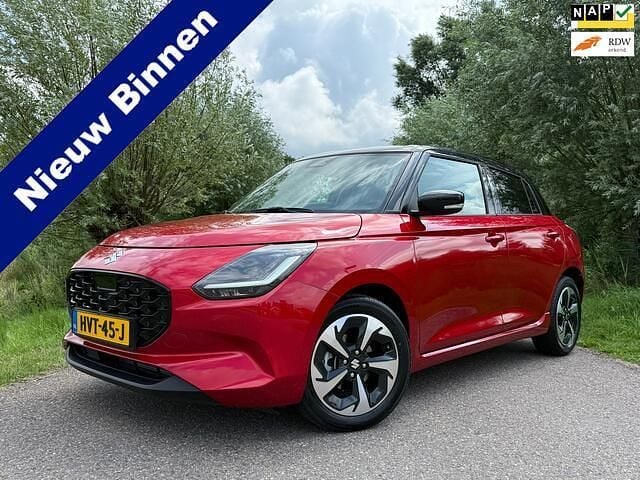 Rood Gebruikt 2025 Suzuki Swift Style Hatchback | € 24.988 (Iets duurder) - Afbeelding 1/4