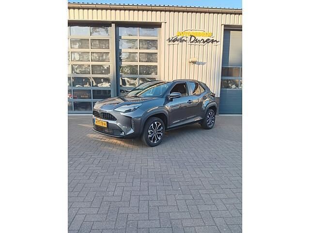 Grijs, metallic lak Gebruikt 2024 Toyota Yaris Cross Business Edition SUV | € 29.950 (Iets duurder) - Afbeelding 1/4