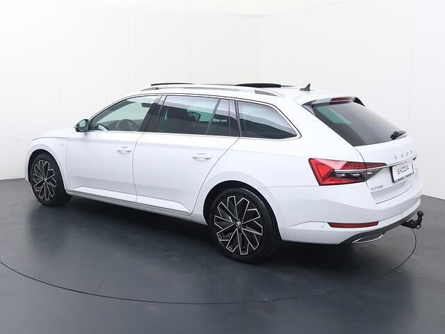 Occasion Skoda Superb LAURIN & KLEMENT 218 PK (160 kW) 2023 Wit (metallic) Stationwagen