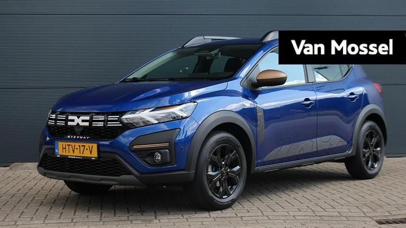 Blauw Nieuw 2025 Dacia Sandero Extreme Hatchback | € 27.435 (Iets duurder) - Afbeelding 1/4