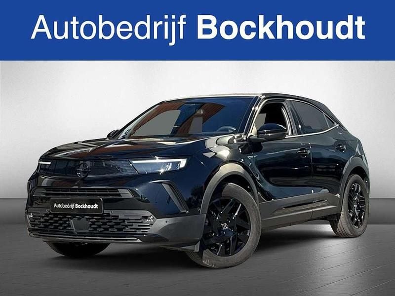 Zwart, metallic lak Gebruikt 2022 Opel Mokka-e GS Line SUV | € 18.400 (Goede deal) - Afbeelding 1/4