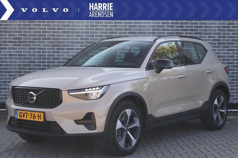 Bruin Gebruikt 2024 Volvo XC40 Plus SUV | € 42.694 (Eerlijke prijs) - Afbeelding 1/4