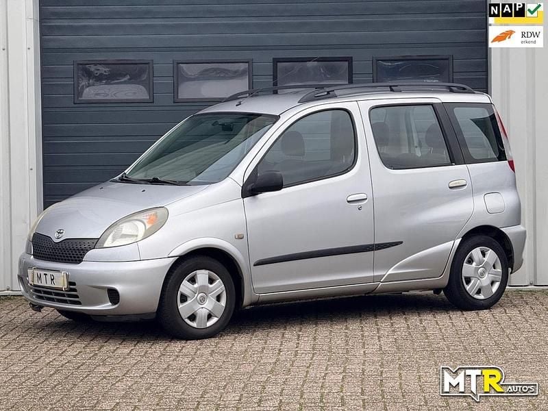 Grijs (metallic) Gebruikt 2000 Toyota Yaris Verso Sol MPV | € 2.850 (Eerlijke prijs) - Afbeelding 1/4