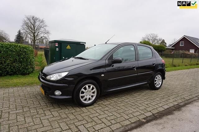 Occasion Peugeot 206 Forever 75 PK (55 kW) 2008 Zwart Hatchback