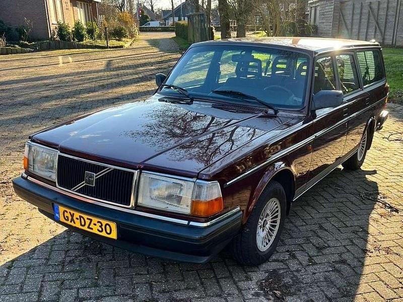 Rood Occasion 1993 Volvo 240 Stationwagen | € 4.500 - Afbeelding 1/4