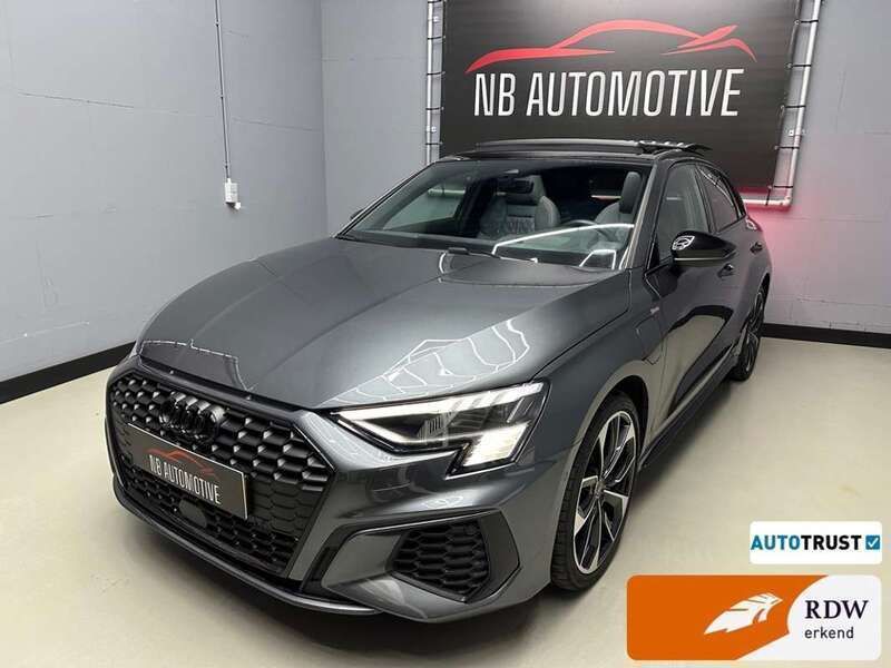 Grijs, metallic lak Gebruikt 2021 Audi A3 Sportback e-tron S-Line Sedan | € 34.950 (Duur) - Afbeelding 1/4