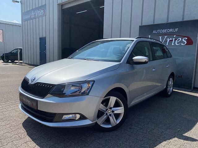 Grijs Gebruikt 2016 Skoda Fabia Ambition Hatchback | € 7.990 (Goede deal) - Afbeelding 1/4