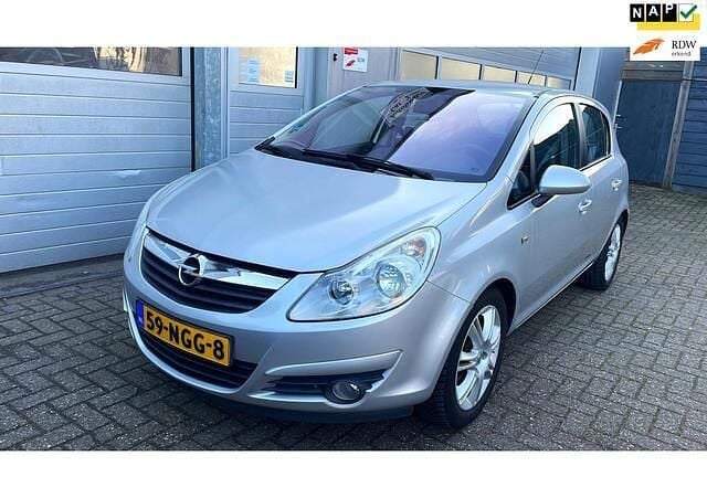 Grijs (metallic) Occasion 2010 Opel Corsa Cosmo Hatchback | € 2.695 (Goede deal) - Afbeelding 1/4