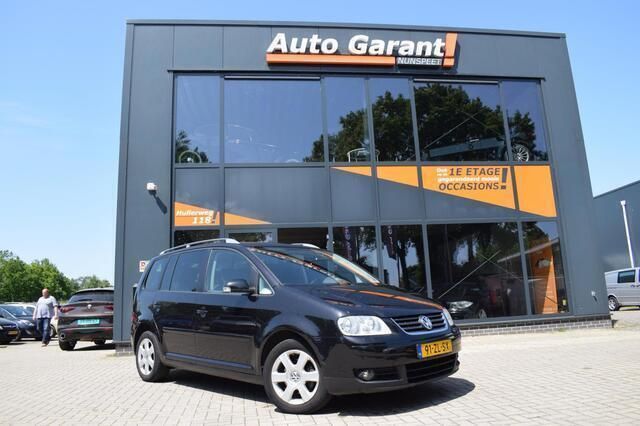 Zwart Gebruikt 2005 VW Touran Highline MPV | € 2.499 (Iets duurder) - Afbeelding 1/4