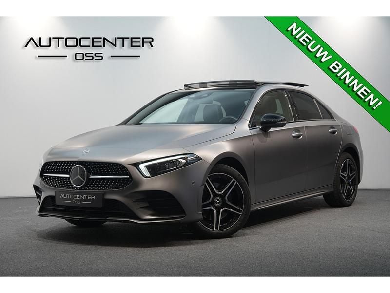 Grijs Occasion 2022 Mercedes A250 AMG line Sedan | € 34.490 (Duur) - Afbeelding 1/3