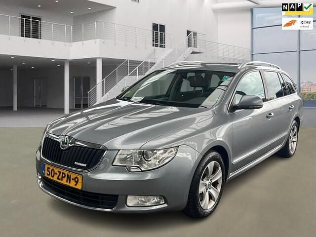 Grijs Gebruikt 2012 Skoda Superb GreenLine Stationwagen | € 4.500 (Eerlijke prijs) - Afbeelding 1/4