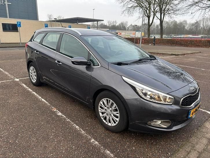 Grijs Occasion 2013 Kia Ceed Comfort Hatchback | € 6.000 (Eerlijke prijs) - Afbeelding 1/4