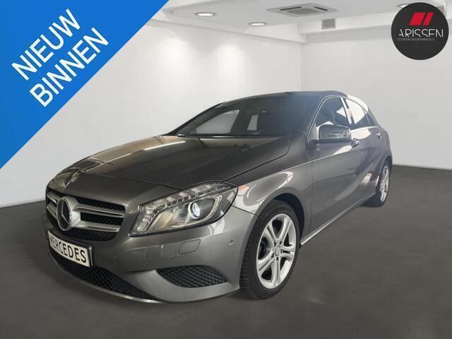 Grijs Gebruikt 2015 Mercedes A180 Ambition Hatchback | € 17.745 (Eerlijke prijs) - Afbeelding 1/4