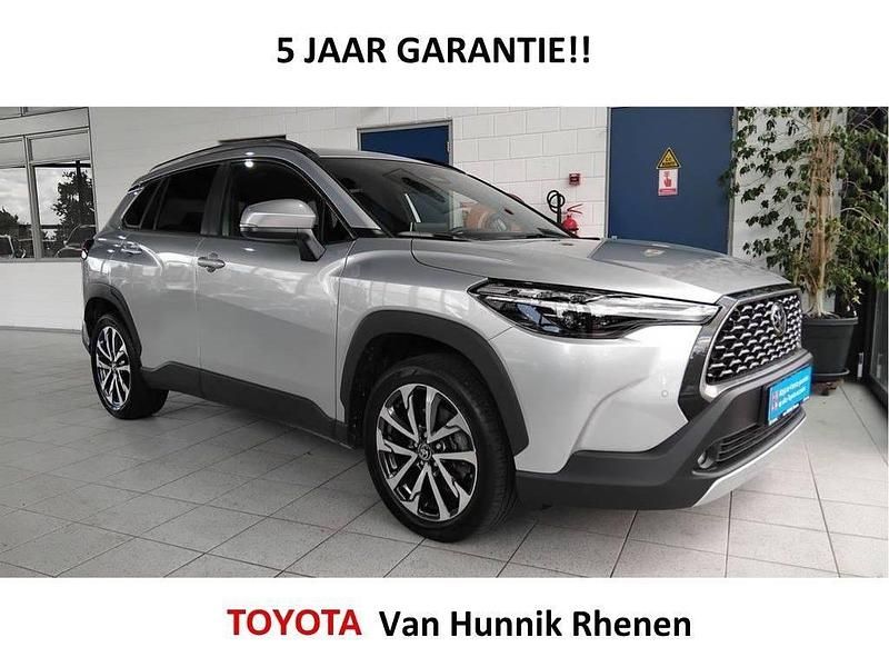 Zilver Gebruikt 2024 Toyota Corolla Cross Style SUV | € 36.750 - Afbeelding 1/4