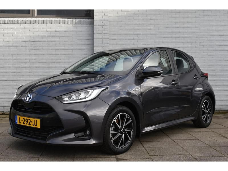 Grijs Gebruikt 2021 Toyota Yaris Hatchback | € 20.999 (Eerlijke prijs) - Afbeelding 1/4