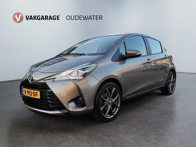 Grijs Gebruikt 2020 Toyota Yaris Active Hatchback | € 12.950 (Goede deal) - Afbeelding 1/4