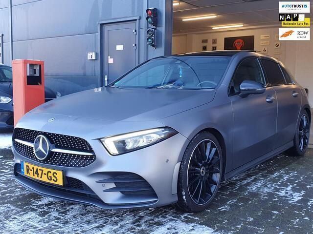 Grijs Gebruikt 2019 Mercedes A220 Premium Plus Hatchback | € 29.740 (Eerlijke prijs) - Afbeelding 1/4