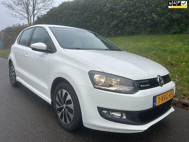 Wit Gebruikt 2014 VW Polo Hatchback | € 6.495 (Eerlijke prijs) - Afbeelding 1/4