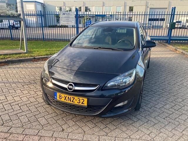 Zwart Gebruikt 2014 Opel Astra Business Stationwagen | € 2.400 (Super prijs) - Afbeelding 1/4