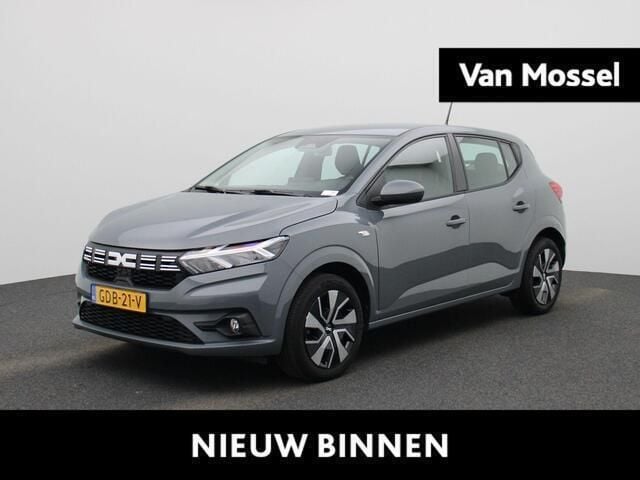 Grijs Gebruikt 2024 Dacia Sandero Expression Hatchback | € 19.935 (Eerlijke prijs) - Afbeelding 1/4