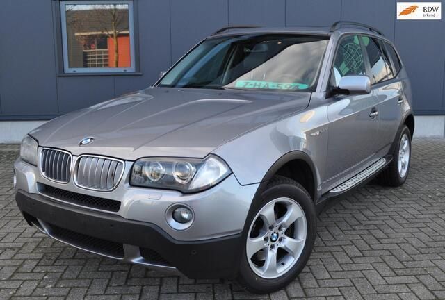 Grijs, metallic lak Gebruikt 2007 BMW X3 Executive SUV | € 13.950 (Iets duurder) - Afbeelding 1/4