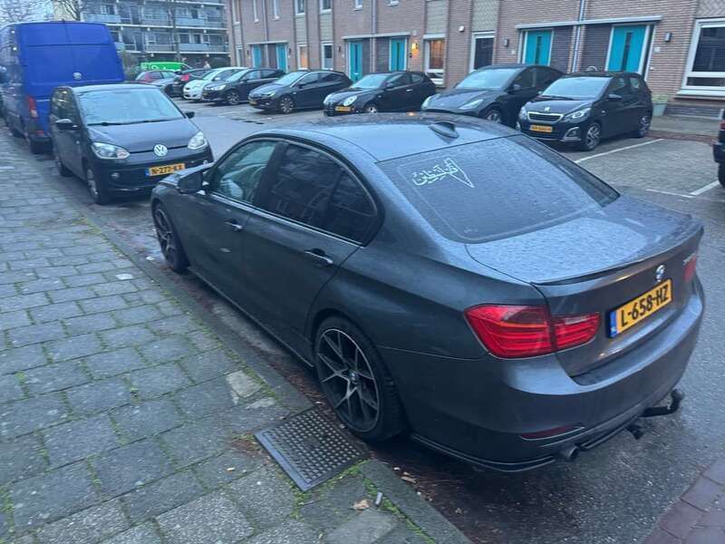 Grijs Gebruikt 2015 BMW 320 Sedan | € 14.000 (Iets duurder) - Afbeelding 1/4