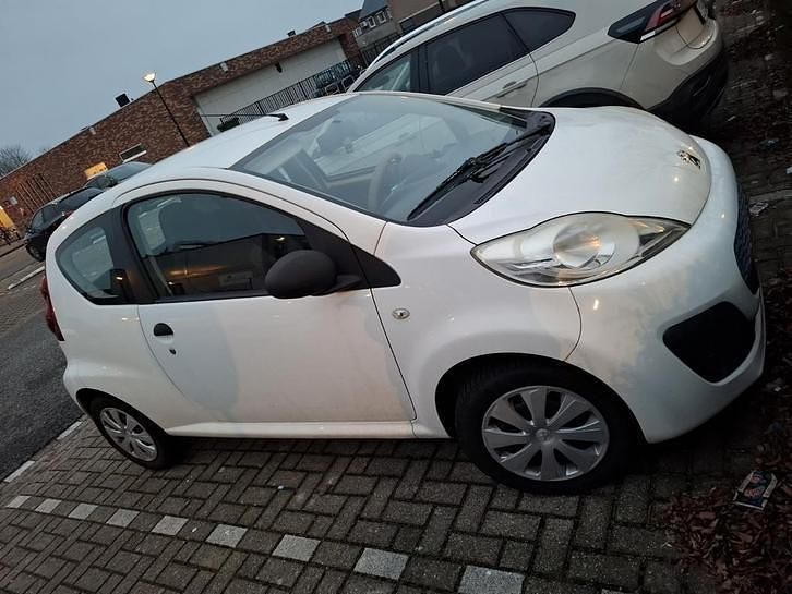Occasion 2013 Peugeot 107 Hatchback | € 2.300 (Super prijs) - Afbeelding 1/4