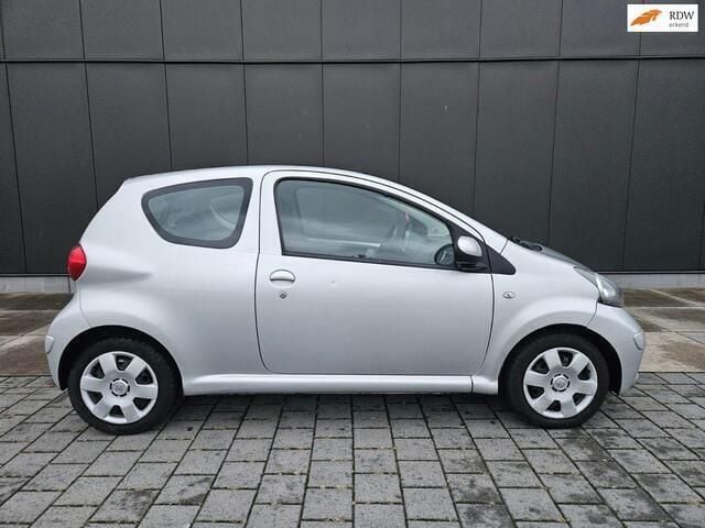 Occasion Toyota Aygo 68 PK (50 kW) 2007 Grijs Hatchback