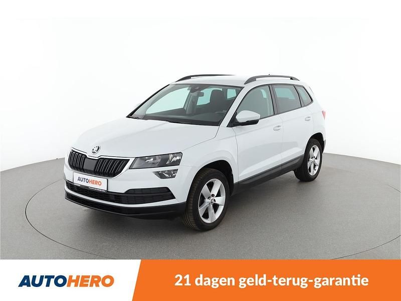 Wit (metallic) Gebruikt 2018 Skoda Karoq Ambition SUV | € 14.249 (Eerlijke prijs) - Afbeelding 1/4