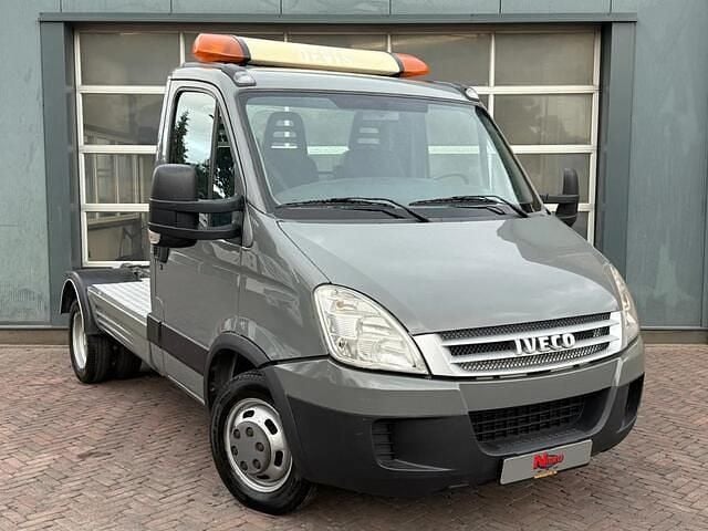 Grijs Gebruikt 2011 Iveco Daily Van | € 17.950 - Afbeelding 1/4